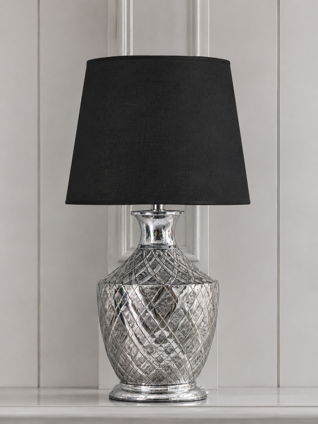 Big metal lampbase with shade